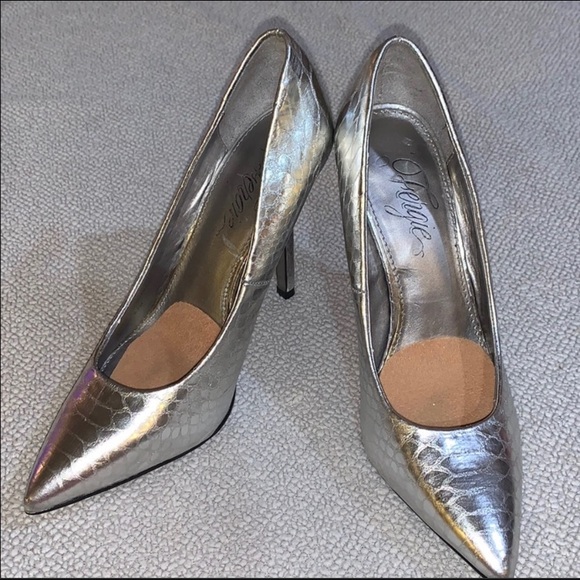Silver Snakeskin Fergie Heels size 8.5, 4in heel